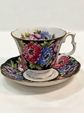 Vintage Royal Albert Bouquet Series “Anemone” Teacup & Saucer England Bone China
